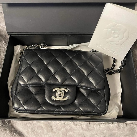 Shoulder Strap Drop: 20.75" Height: 5.5" Width: 6.75"
Depth: 2.75" - Picture 3 of 5